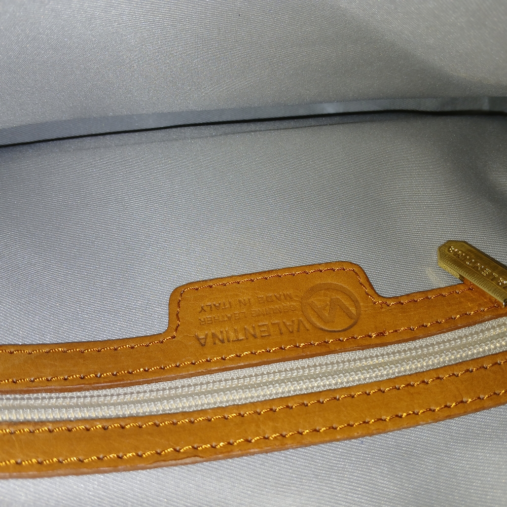Valentina Black and Tan Leather Bag - Picture 7 of 9